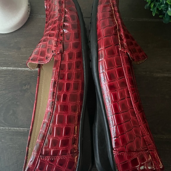 Pierre Dumas Hazel-7 Women's Loafers Croc Red Shoes Size 10 - Picture 10 of 14